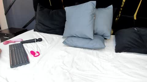 Emillie online show from 11, 12, 2024