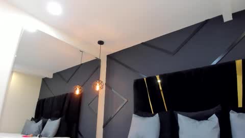 Emillie online show from 5, 3, 2025