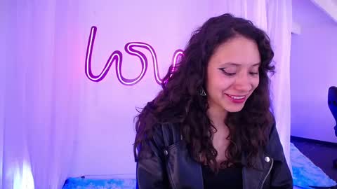 Snapshot of emilirusso chatting on 7, 10, 2025 Emili Russo online show from 7, 10, 2025