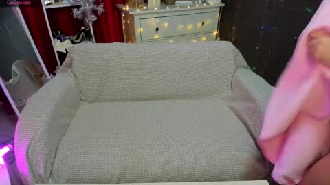Snapshot of emiliyaqueen chatting on 7, 12, 2024 Emiliya online show from 7, 12, 2024