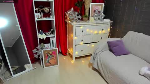 Snapshot of emiliyaqueen chatting on 18, 12, 2024 Emiliya online show from 18, 12, 2024