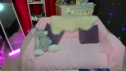 Snapshot of emiliyaqueen chatting on 19, 12, 2024 Emiliya online show from 19, 12, 2024