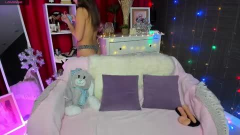 Snapshot of emiliyaqueen chatting on 28, 12, 2024 Emiliya online show from 28, 12, 2024