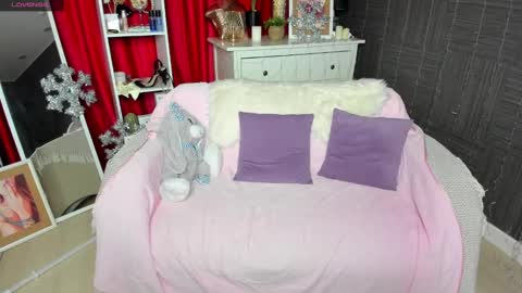 Snapshot of emiliyaqueen chatting on 5, 1, 2025 Emiliya online show from 5, 1, 2025
