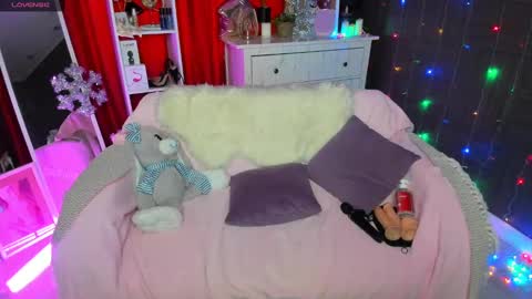 Snapshot of emiliyaqueen chatting on 8, 1, 2025 Emiliya online show from 8, 1, 2025
