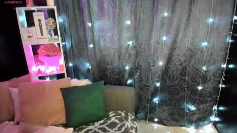 Snapshot of emiliyaqueen chatting on 8, 2, 2025 Emiliya online show from 8, 2, 2025