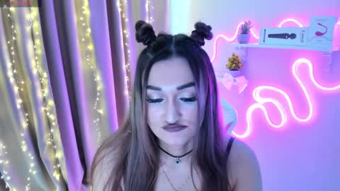 Snapshot of emiliyaqueen chatting on 8, 3, 2025 Emiliya online show from 8, 3, 2025