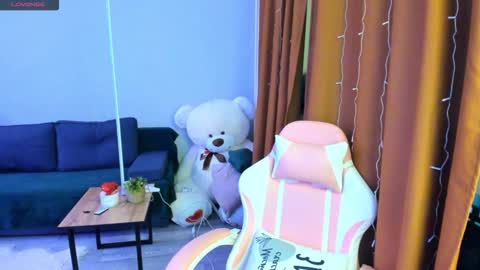 Snapshot of emiliyaqueen chatting on 22, 12, 2025 Emiliya online show from 22, 12, 2025