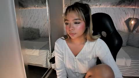 emilly_mell online show from 10, 9, 2025