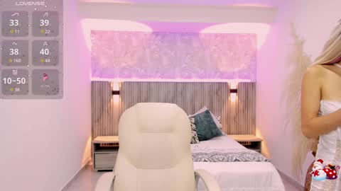 Snapshot of emilly_smith_1 chatting on 17, 12, 2024 Emily online show from 17, 12, 2024