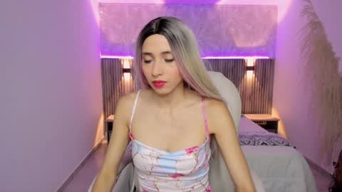 Snapshot of emilly_smith_1 chatting on 7, 1, 2025 Emily online show from 7, 1, 2025