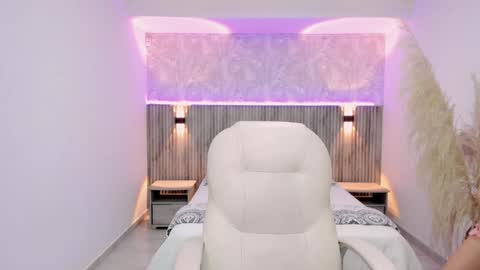 Snapshot of emilly_smith_1 chatting on 8, 1, 2025 Emily online show from 8, 1, 2025