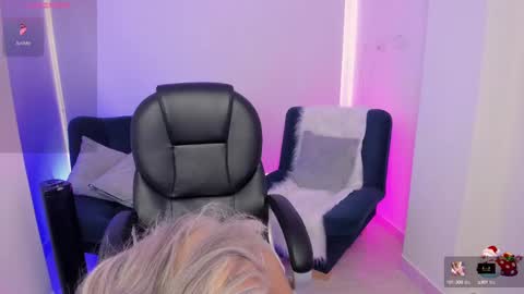 Snapshot of emilly_smith_1 chatting on 14, 9, 2025 Emily online show from 14, 9, 2025