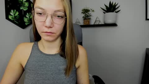 Snapshot of emilly_xkiss chatting on 31, 12, 2024 Emilly online show from 31, 12, 2024