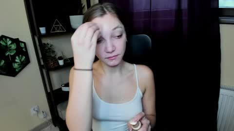 Snapshot of emilly_xkiss chatting on 4, 3, 2025 Emilly online show from 4, 3, 2025