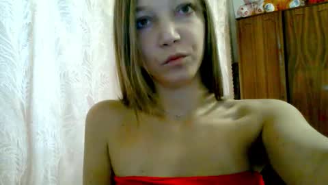 Snapshot of emilly_xkiss chatting on 5, 11, 2025 Emilly online show from 5, 11, 2025