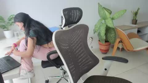 Emilly  online show from 16, 6, 2026