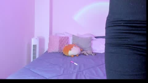 Snapshot of emillyhils1 chatting on 19, 12, 2024 emilly online show from 19, 12, 2024
