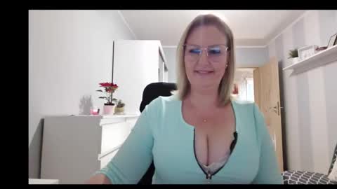 EmillyLove online show from 19, 12, 2025