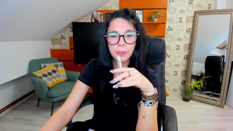 EmillyTaylor online show from 4, 12, 2024