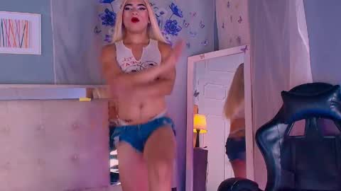 emily_castillo1_ online show from 8, 5, 2026