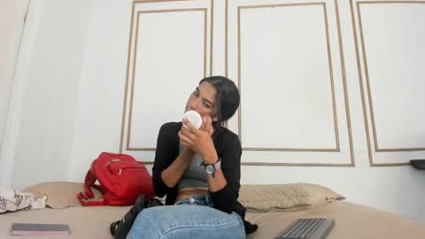Snapshot of emily_gaviria1 chatting on 19, 5, 2026 emily_gaviria1 online show from 19, 5, 2026