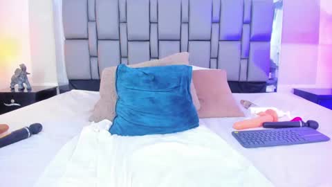 Snapshot of emily_gil1 chatting on 7, 12, 2024 Emi online show from 7, 12, 2024