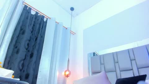 Snapshot of emily_gil1 chatting on 10, 1, 2025 Emi online show from 10, 1, 2025
