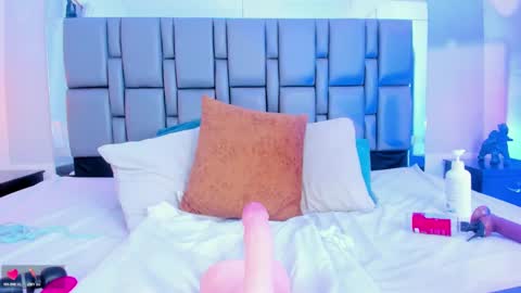 Snapshot of emily_gil1 chatting on 20, 2, 2025 Emi online show from 20, 2, 2025