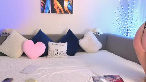 Emily Heels online show from 4, 5, 2026