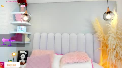 Snapshot of emily_hill___ chatting on 17, 1, 2025 EMILY Monday 5-2 am From Tuesday to Friday5-1 am Colombia time online show from 17, 1, 2025