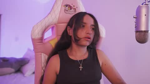 Snapshot of emily_jonexs_ chatting on 10, 3, 2026 mily online show from 10, 3, 2026