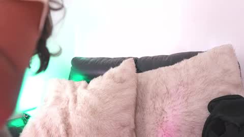 Snapshot of emily_jonexs_ chatting on 21, 3, 2026 mily online show from 21, 3, 2026