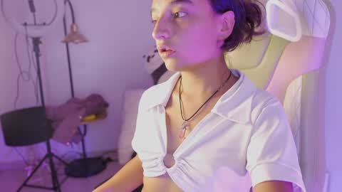 Snapshot of emily_jonexs_ chatting on 4, 6, 2026 mily online show from 4, 6, 2026