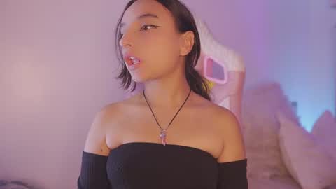 Snapshot of emily_jonexs_ chatting on 13, 6, 2026 mily online show from 13, 6, 2026
