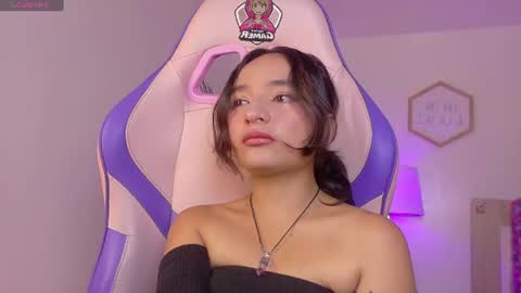 Snapshot of emily_jonexs_ chatting on 20, 6, 2026 mily online show from 20, 6, 2026