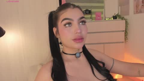 EmilyKenner  Independent model  online show from 17, 5, 2026