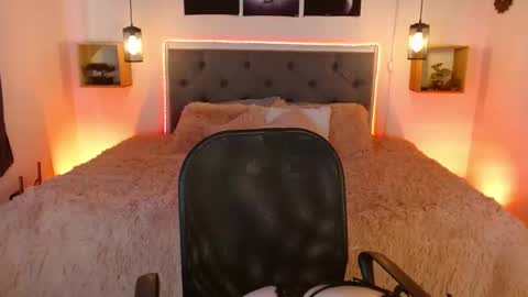 Snapshot of emily_leinn chatting on 11, 9, 2025 E M I L Y  online show from 11, 9, 2025