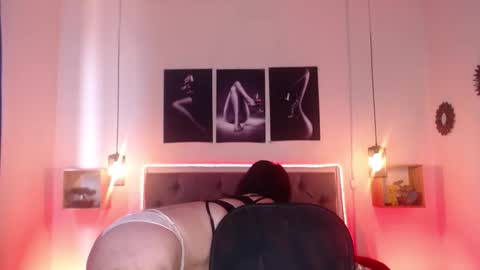 Snapshot of emily_leinn chatting on 2, 10, 2025 E M I L Y  online show from 2, 10, 2025