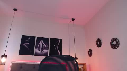 Snapshot of emily_leinn chatting on 10, 10, 2025 E M I L Y  online show from 10, 10, 2025