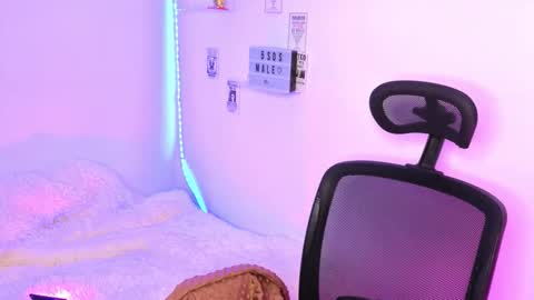 Emily Lindey online show from 19, 2, 2026