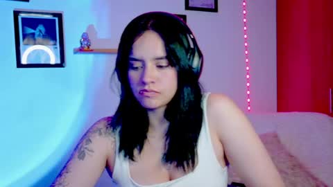 Emily Lindey online show from 23, 6, 2026