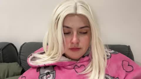 emily_morning_dew online show from 25, 11, 2025