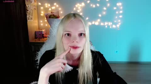 Lia online show from 3, 3, 2025