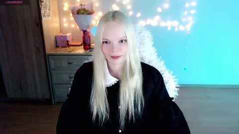Lia online show from 4, 3, 2025