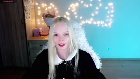 Lia online show from 4, 3, 2025