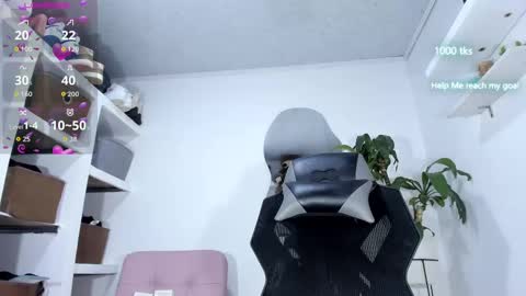 emily_palmeer online show from 8, 10, 2025