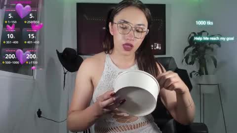 emily_palmeer online show from 20, 10, 2025