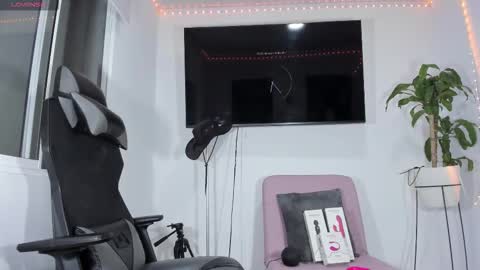 emily_palmeer online show from 5, 12, 2025