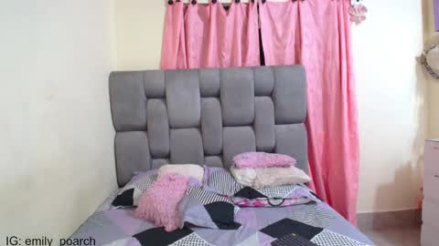 Snapshot of emily_poarch chatting on 8, 12, 2024 emily online show from 8, 12, 2024